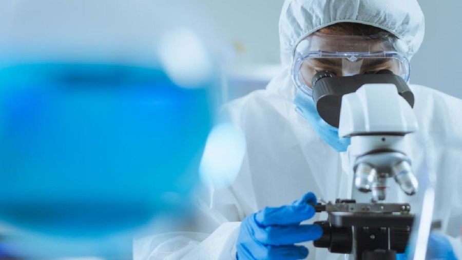 Ілюстроване фото. Штам "Омікрон" майже в три рази інфекційний за штам "Дельта".