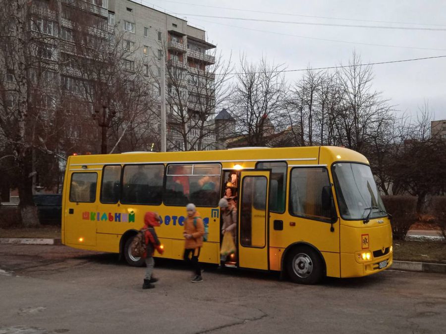 "Шкільний автобус" возить учнів 5-9-х класів із села Мостища до опорного закладу