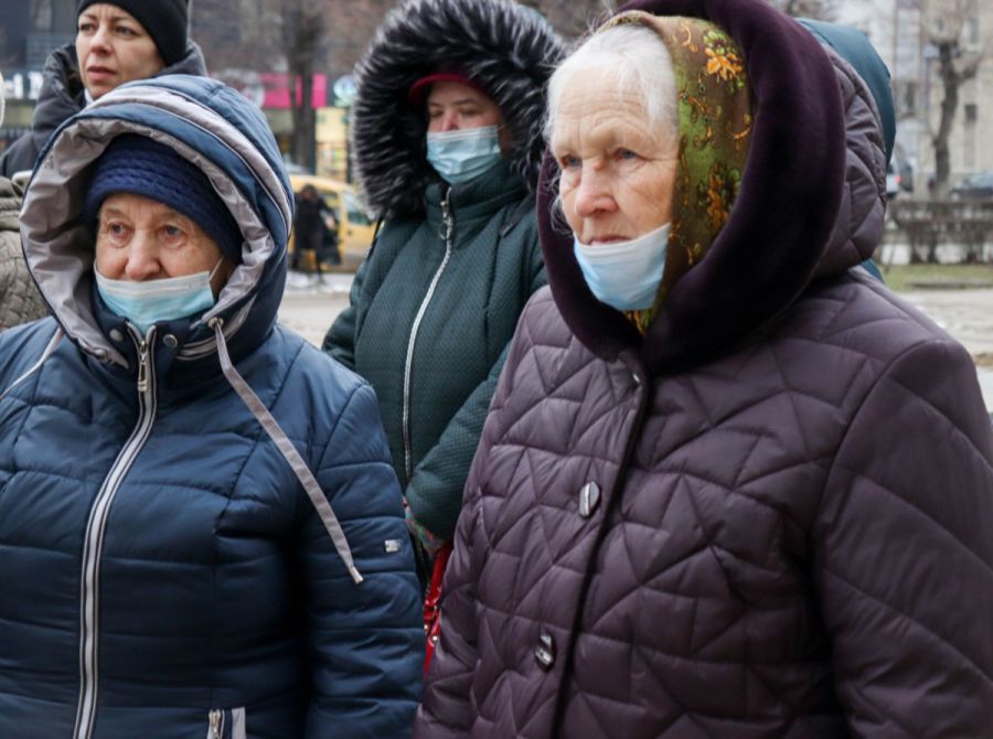  Організатори акції привітали одиноких громадян зі святами та вручили їм частину продуктових наборів.