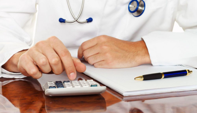 Ілюстроване фото. Попри невизначеність, за ненарахування зарплати керівники медзакладів будуть оштрафовані