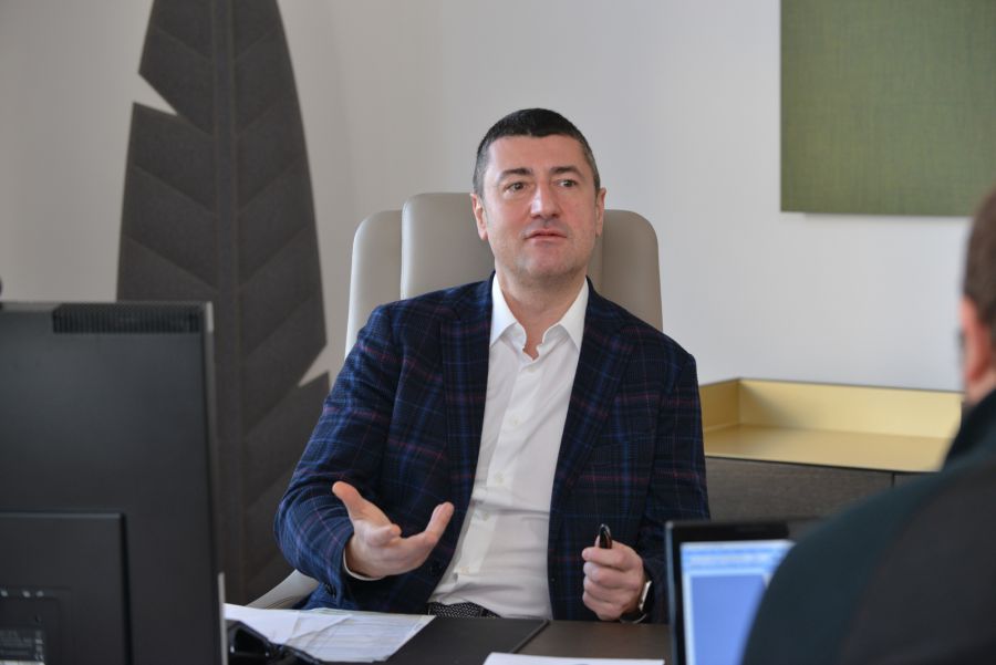 Олег Бахматюк відбивається від кредиторів у Відні. Фото: Ірина Ірвальда, epravda.com.ua