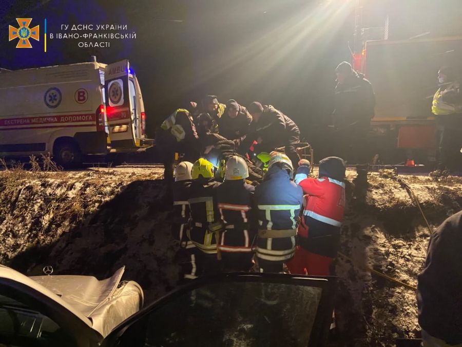 Ще двох пасажирів доставлено до медзакладу.