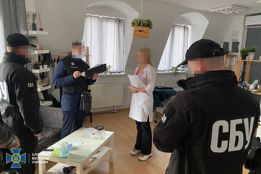 Лікарка що місяця підробляла сто медичних документів.