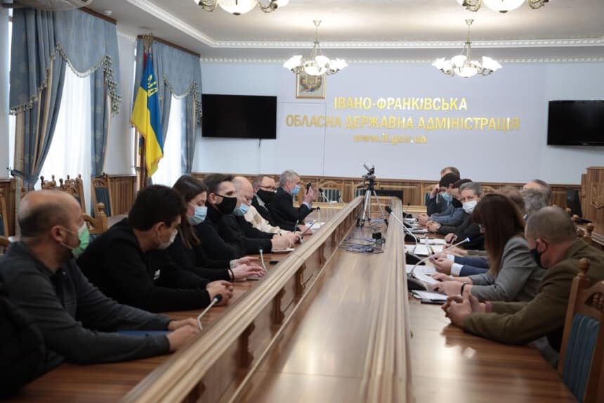 Для проходження обстеження потрібно записатись в чергу.