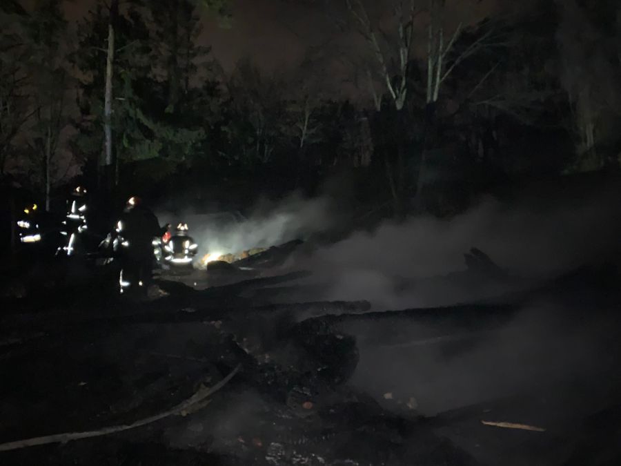 Будинок згорів вщент.