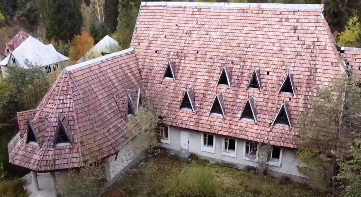 Туристична база налічувала 8 будиночків для відпочинку