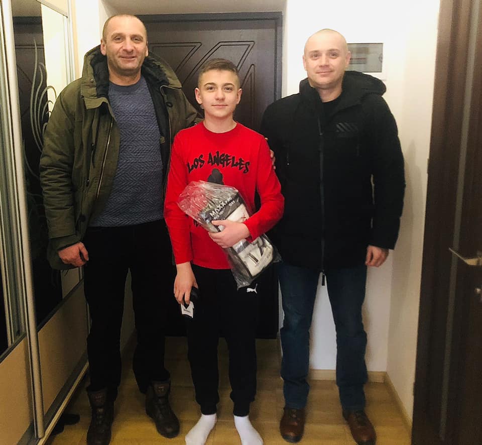 Діти були в захваті від подарунків.