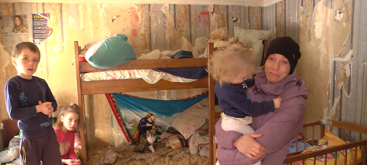 Чоловік добивається виселення через суд.