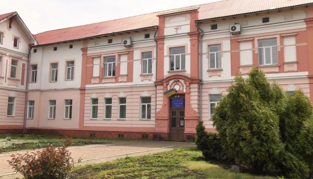 Коломийській ЦРЛ не вистачає 4 мільйони на заплати лікарям.