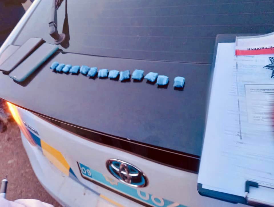 Затриманим і звинуваченим  розповсюдженні наркотиків — по 14 та 16 років