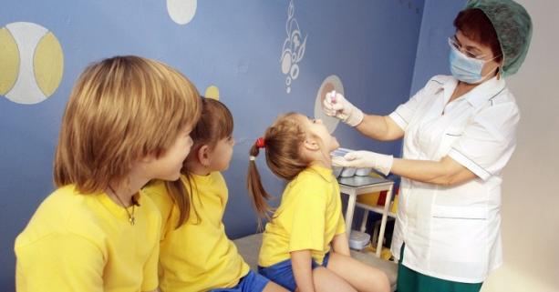 Ілюстроване фото. Компанію щеплення проти поліомієліту проводитимуть у два етапи.