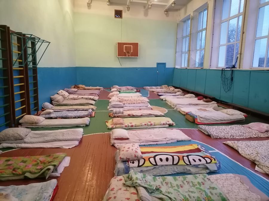 У Пійлівському ліцеї облаштували місця для біженців у спортзалі місцевого ліцею. Фото: Іван Качак/Facebook