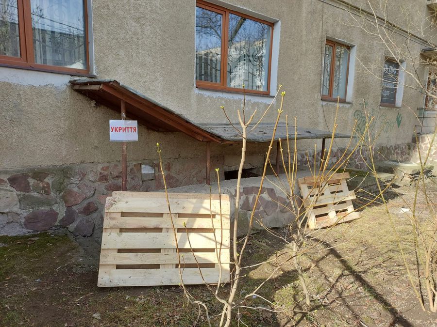 У Калуші облаштовують підвали-укриття. Фото: Ігор Очкур