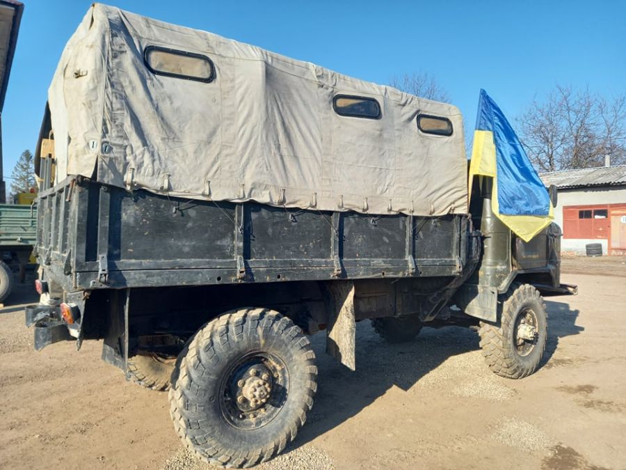 Перед тим, як відправити вантажівки ЗСУ, їх ретельно перевірили, а необхідні запчастини — замінили