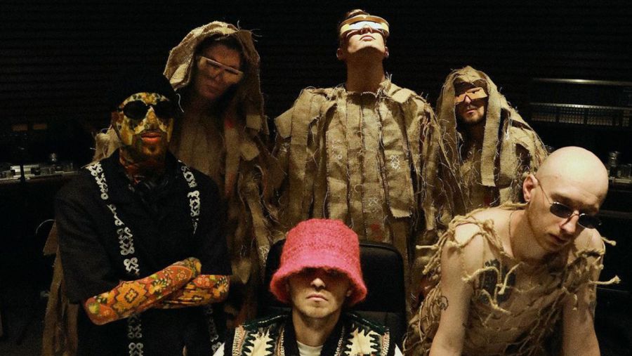 Зараз Kalush Orchestra займається волонтерством.