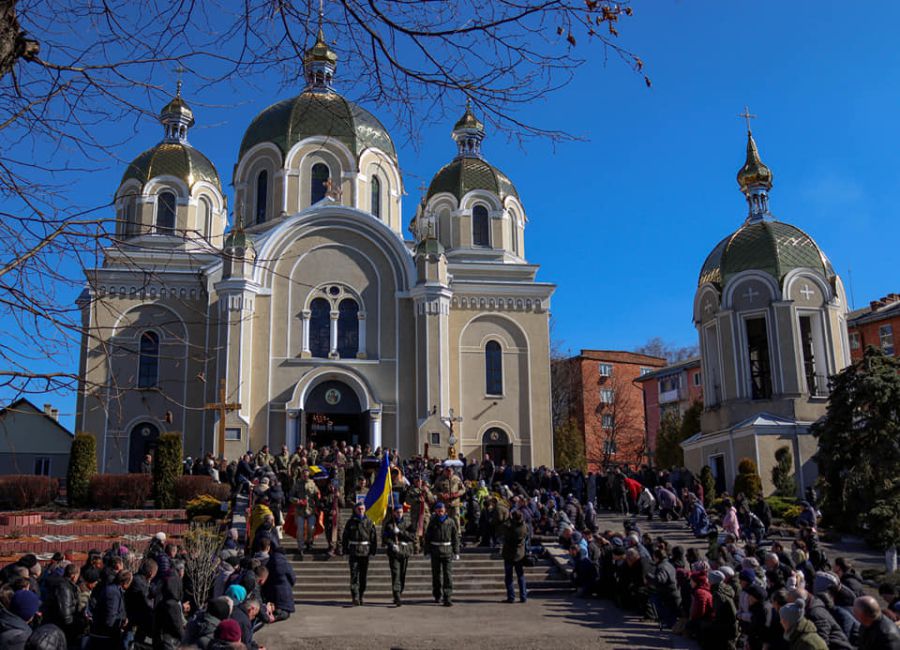 Оборонці України знайшли останній починок на Алеї Слави. Фото: Андрій Найда/Facebook