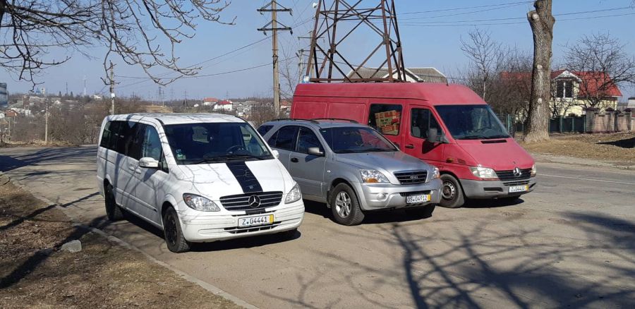 «Мерседес Віано», завантажений медикаментами та апаратом УЗД, уже відправився на Київ