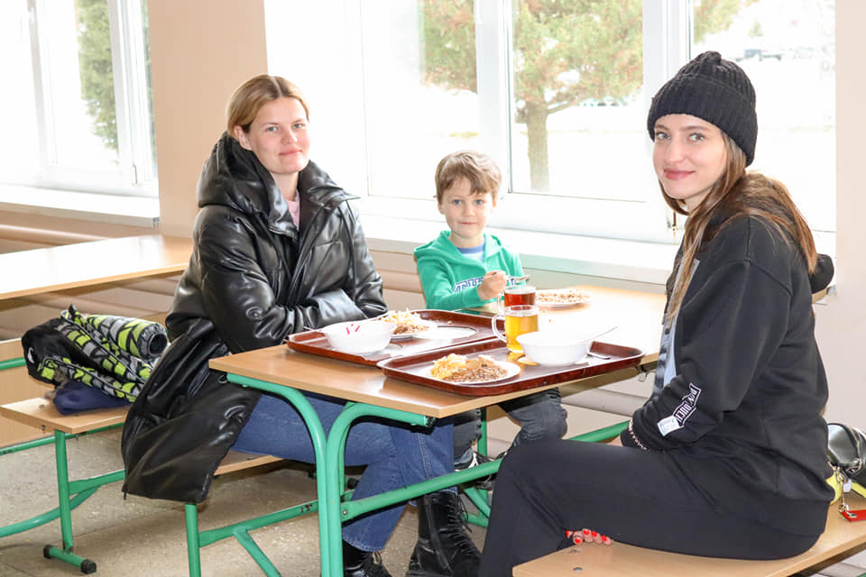 Вартість одного комплексного обіду у соціальній їдальні — 30 гривень, для дітей до 18-ти років — безкоштовно