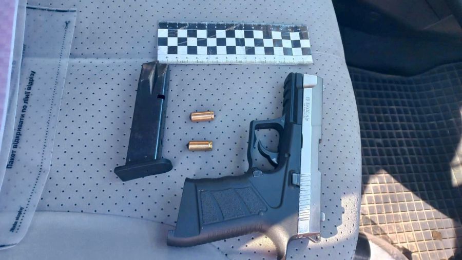 Водій не мав на зброю жодних дозвільних документів