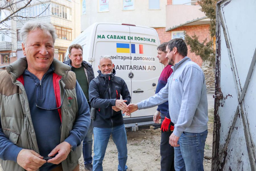 Французи допомагають і постраждалим від війни українцям, і військовим