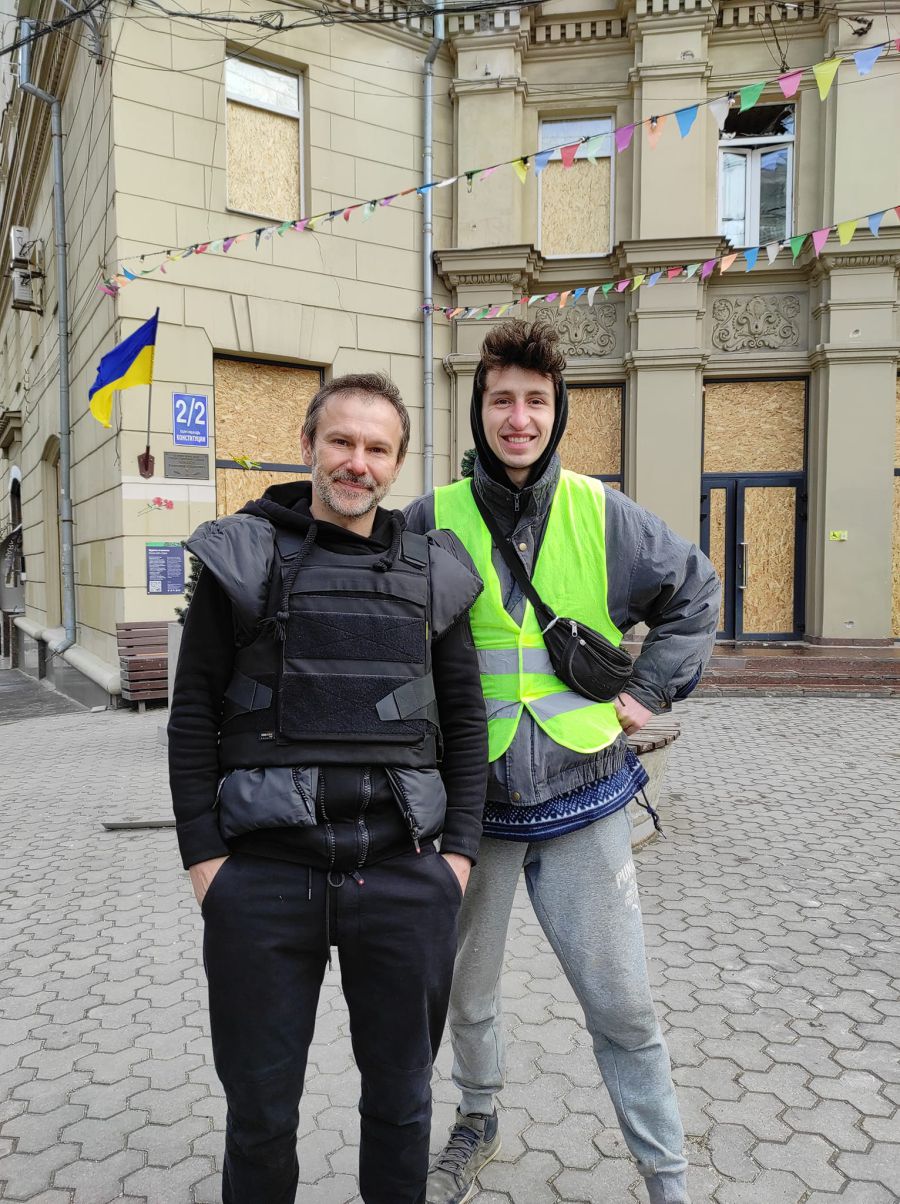 Святослав Вакарчук та Влад Німак на вулицях Харкова