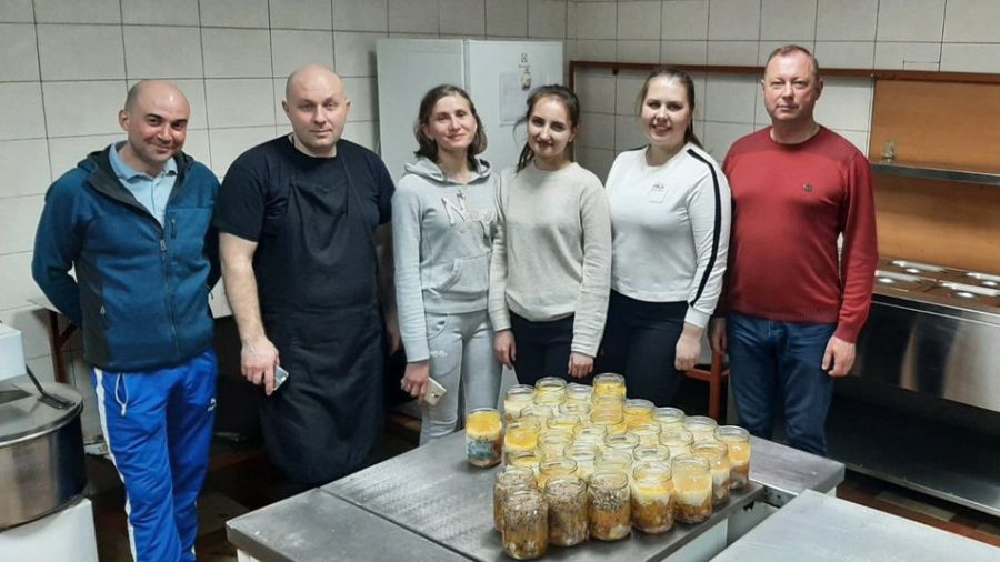 130 банок вже передали волонтери на фронт