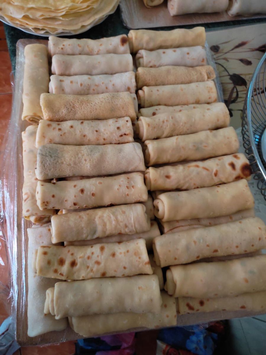 Свої, зроблені з любов'ю налисники, голинянки передали для бригади, у якій служить лікар Голинської амбулаторії