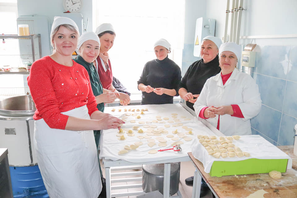 Страви готують працівники дитячого садка та адміністрації старостинського округу