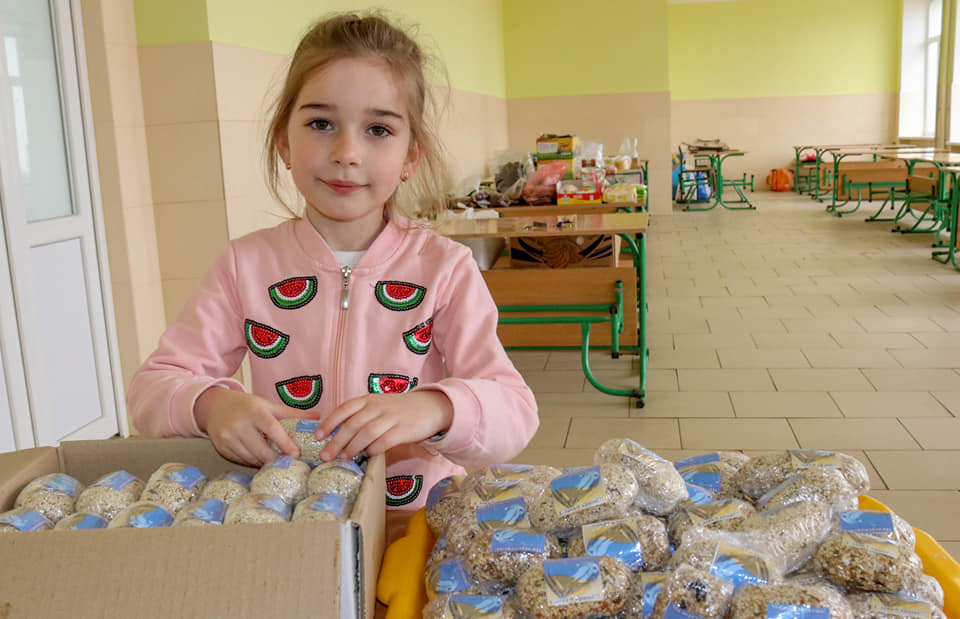 Сьогодні майже у кожній хаті створено волонтерсько-оборонний пункт. Фото: Андрій Найда/Facebook