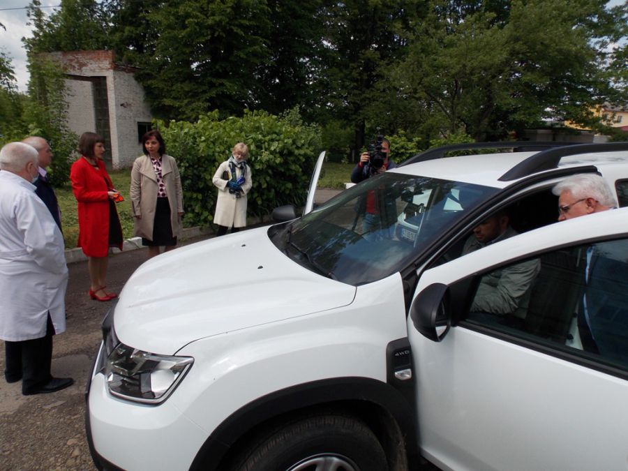 На передову з Копанок поїхав автомобіль, який досі був на службі у медиків