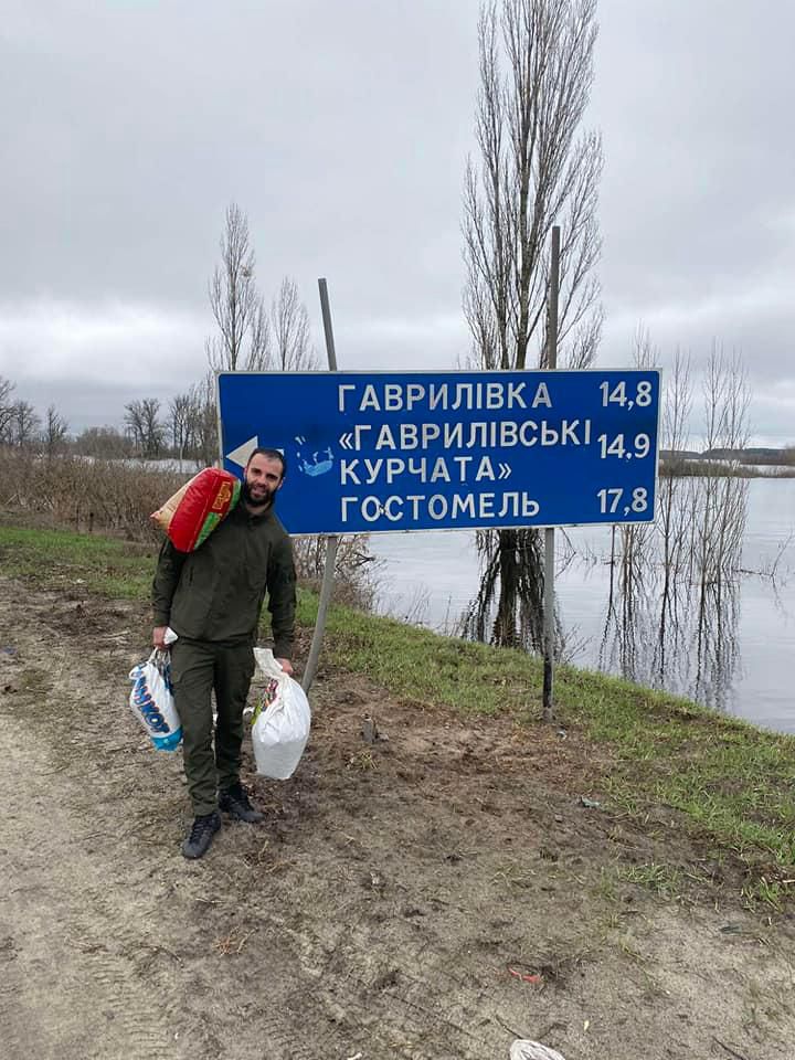 Люди вдячні з героїчний вчинок військового.
