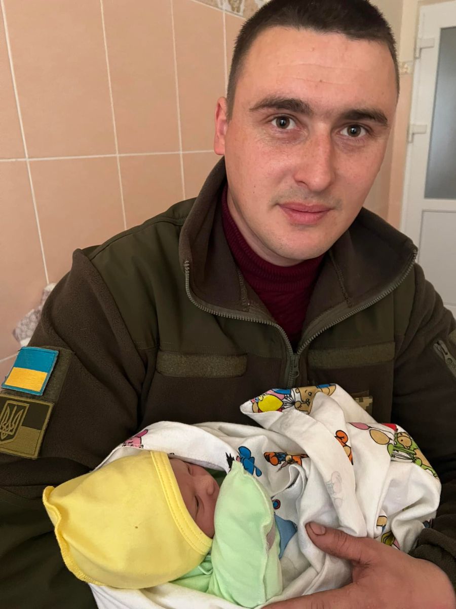 Маленька Вікторія чекатиме батька з перемогою