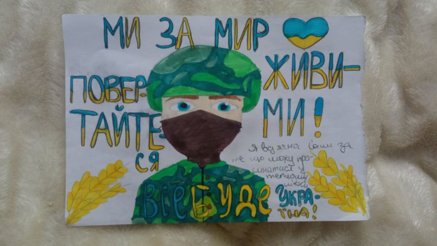 Захисники України зберігають малюнки і листи дітей як цінний скарб та оберіг