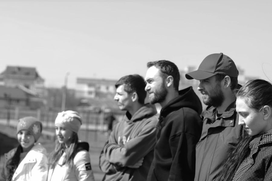 Розпочинають навчання традиційно з молитви, а потім настає час брати до рук зброю