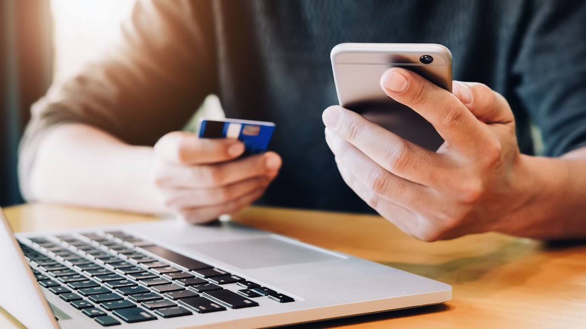 Ілюстроване фото. Зловмисники заволоділи більше ніж 64 тисячами гривень