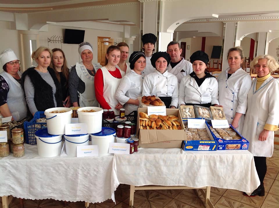 Калушани приготували смаколики для військових та жителів Сходу України, де тривають бойові дії