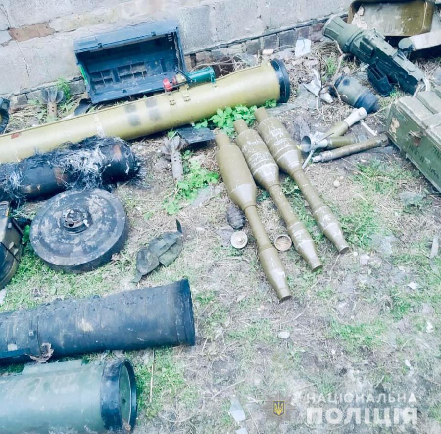 Окупанти залишали розтяжки в житлових будинках.