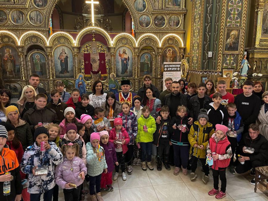 У Калуші діти із зони бойових дій молилися за мир та закінчення війни в Україні