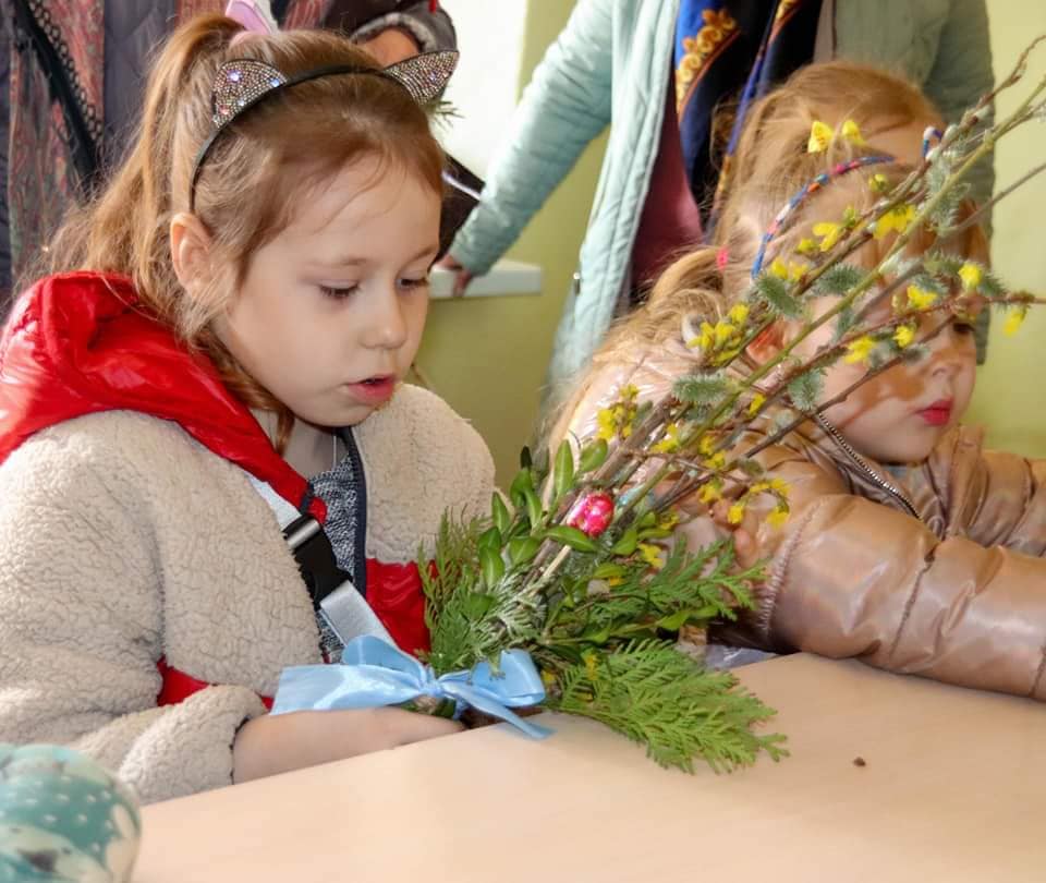 Студія для дітей "Пізнайко" пропонує вивчити мовний етикет української дитини