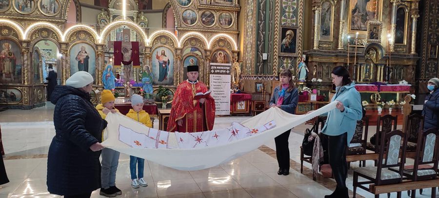 Освячення фелону відбулося за участі священників храму. Фото: Ярослав Чопанюк