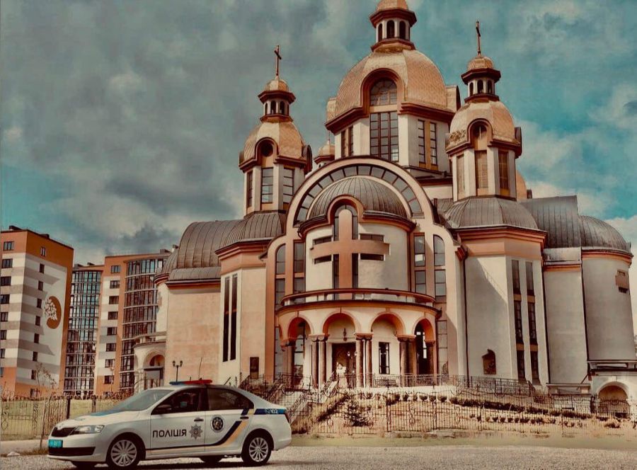 Поліцейські вели посилену службу біля храмів області.