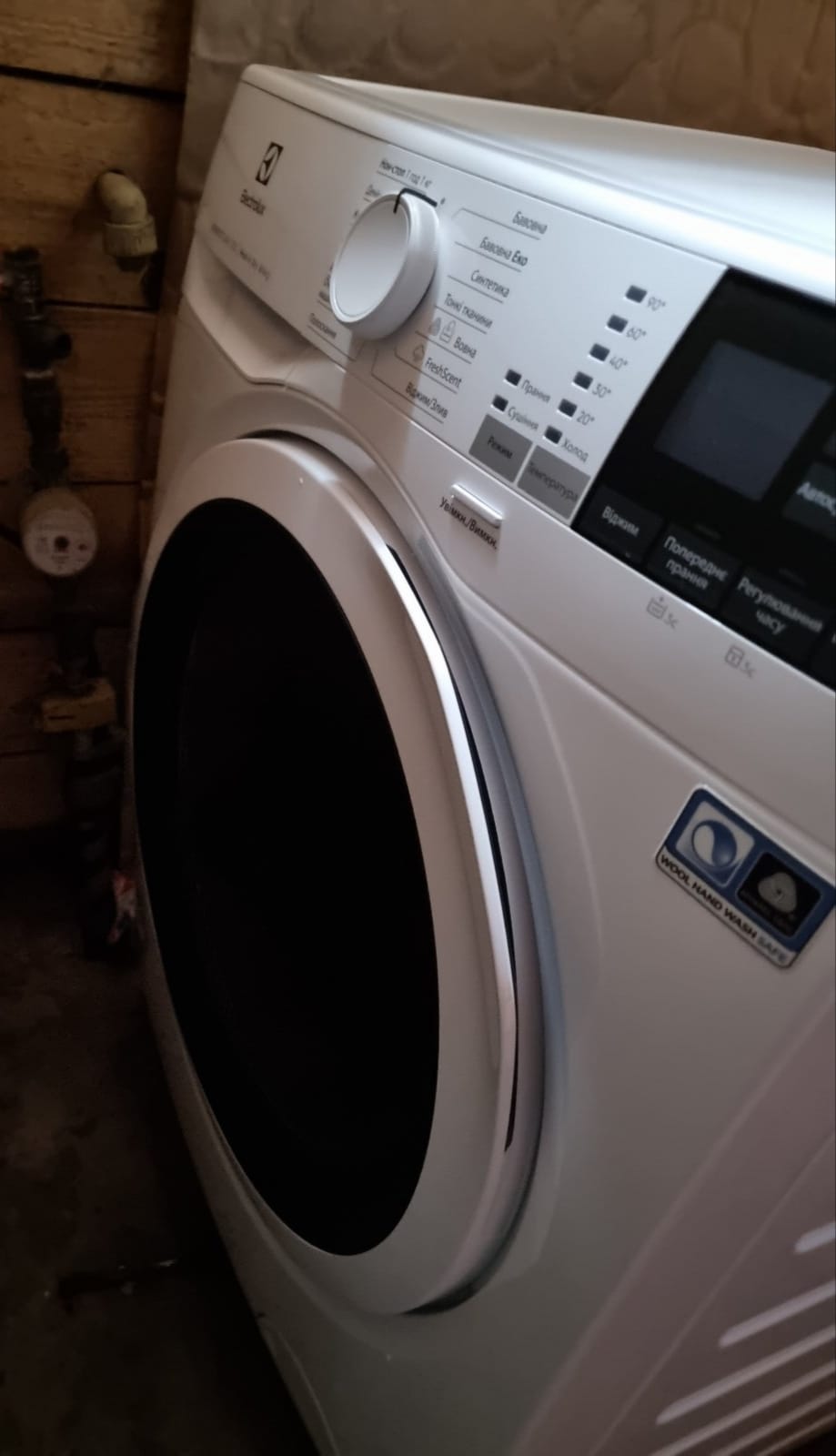 Техніку встановлено в пункті гуманітарної допомоги з метою створення соціальної пральні