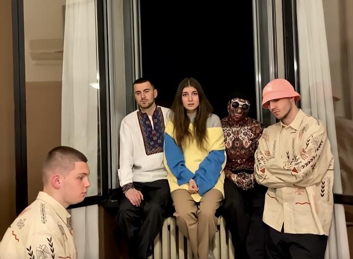 "Дякуємо, Анджеліно, за те, що привертаєш увагу всього світу", — кажуть музиканти