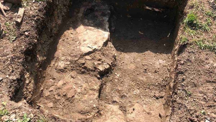 Знайдена стіна має довжину 100 метрів.