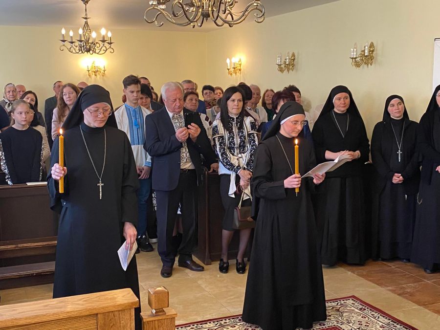 Владика привітав монахинь з обраним шляхом