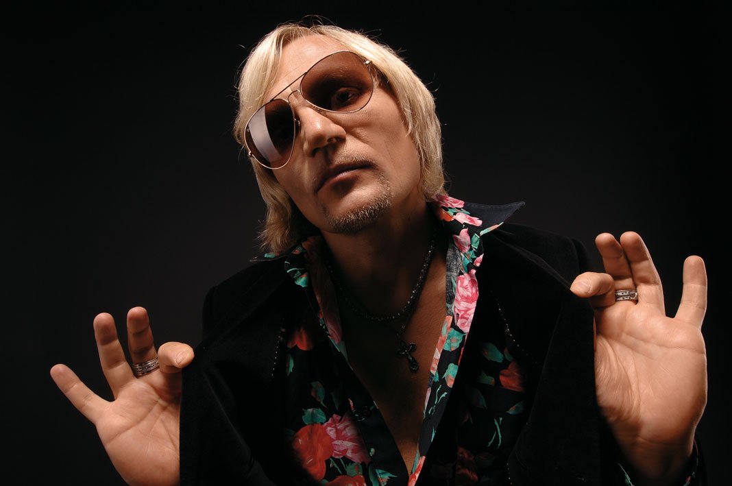 Один із лотів надав Олег Скрипка, лідер гурту "Воплі Водоплясова"