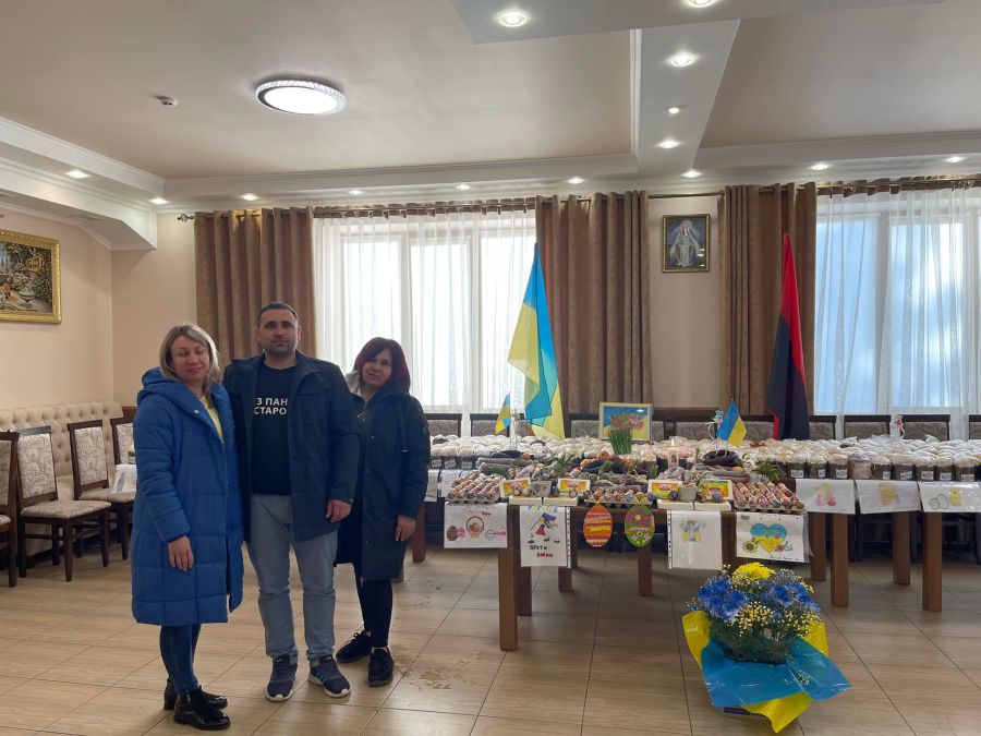 Зліва направо: депутатка міської ради Оксана Савчук, староста Сівк-Калуської Василь Тимчишин і староста Пійла Галина Гел