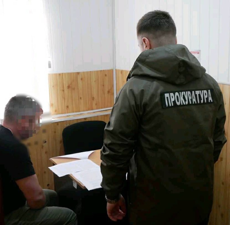 Гендиректор також очолює благодійну організацію.