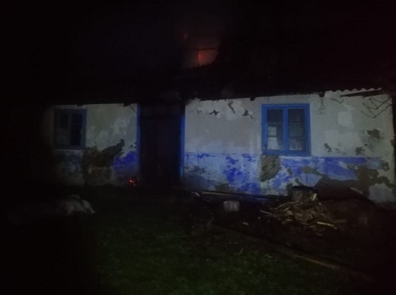 Чоловік згорів у дерев'яному будинку