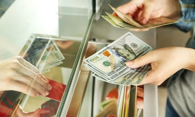 Ілюстроване фото. Найбільше українці довіряють Приватбанку.